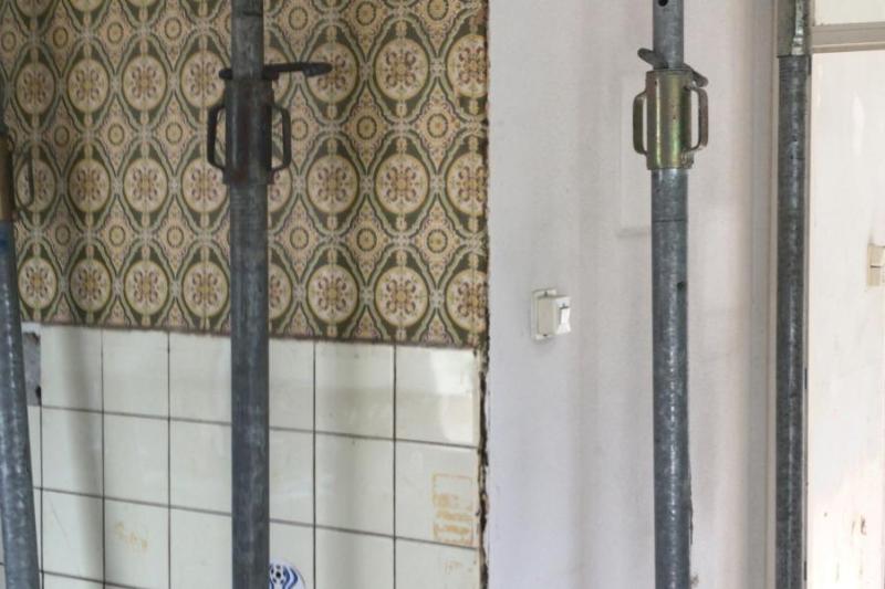 Stutten plafond tbv verwijderen muur