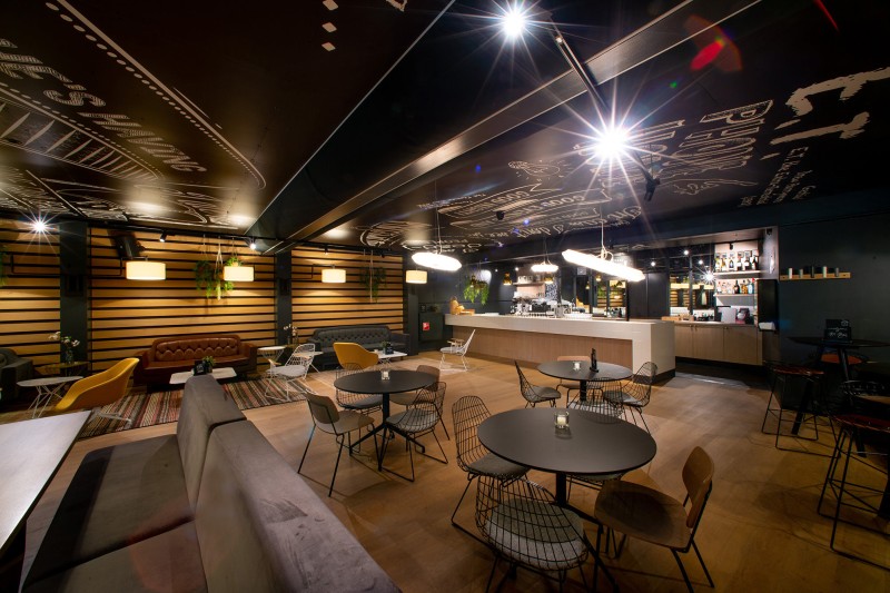 Nieuw café/bar etage bioscoop
